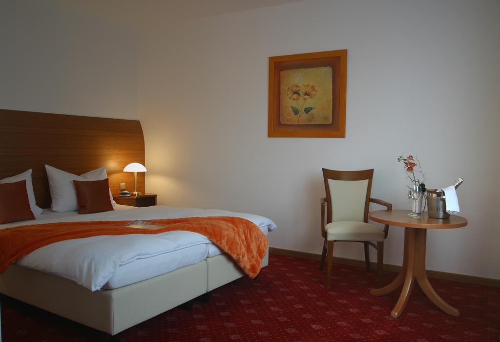 Hotel Zur Pfalz Kandel Eksteriør billede